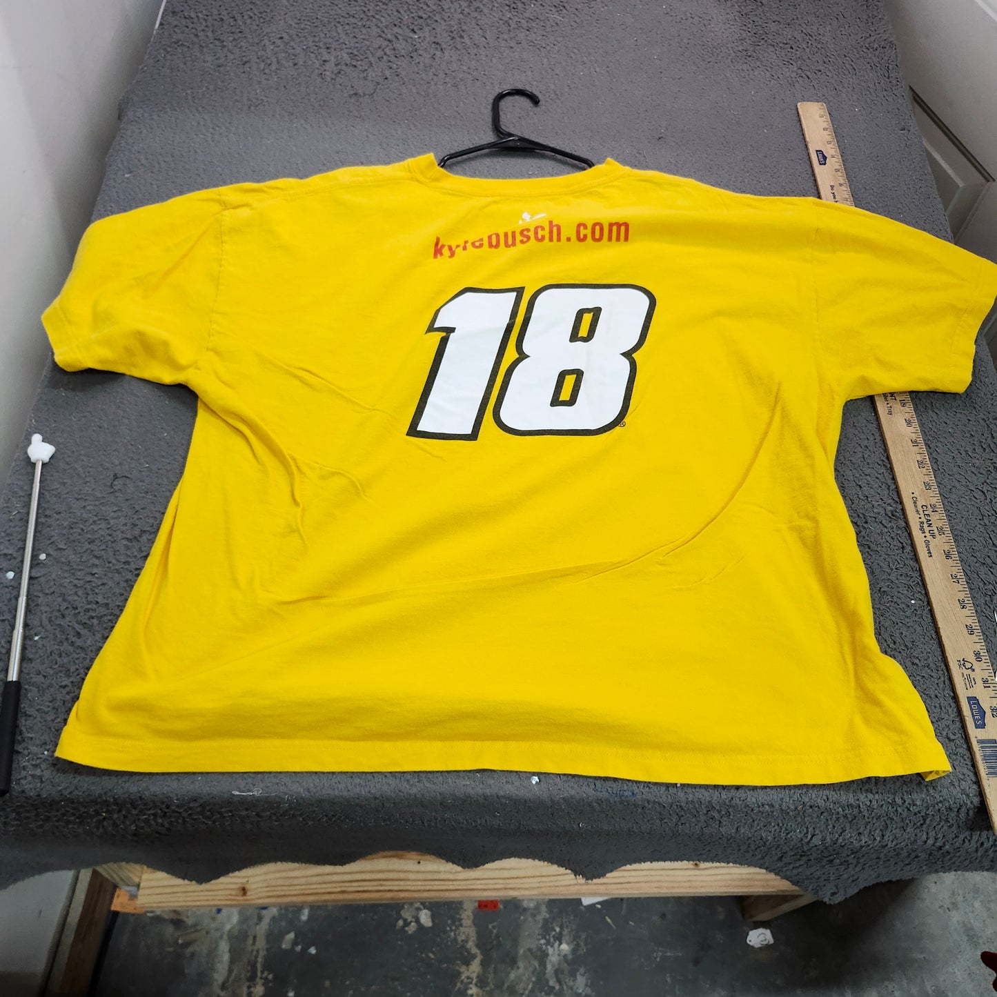 Chase Authentics NASCAR Kyle Busch 18 M&M's Racing T-Shirt Yellow 3XL Mens